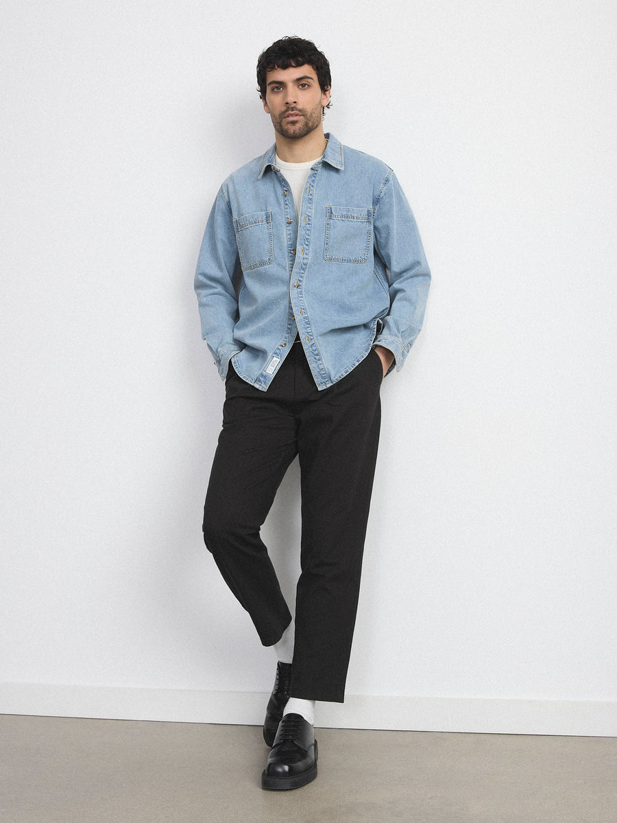 La chemise en denim utilitaire