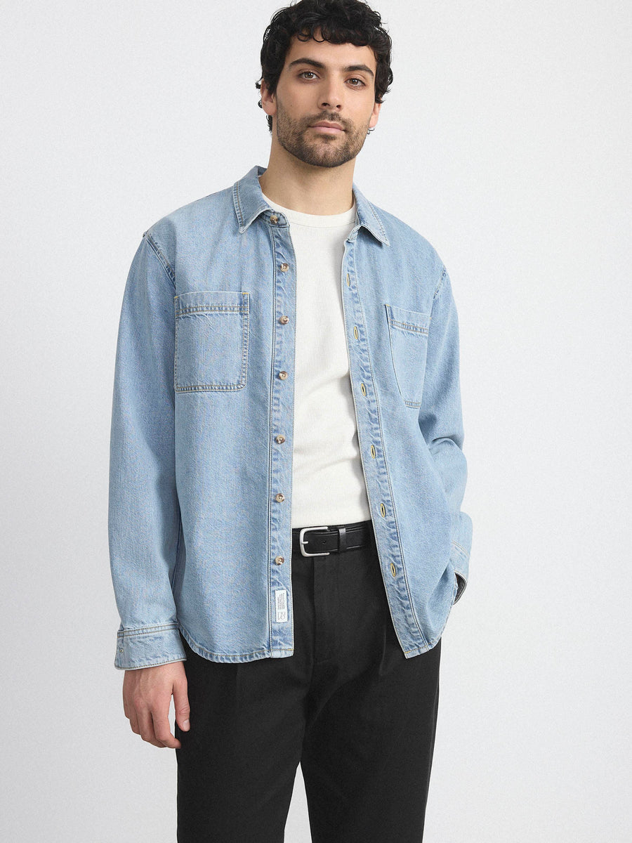 La chemise en denim utilitaire