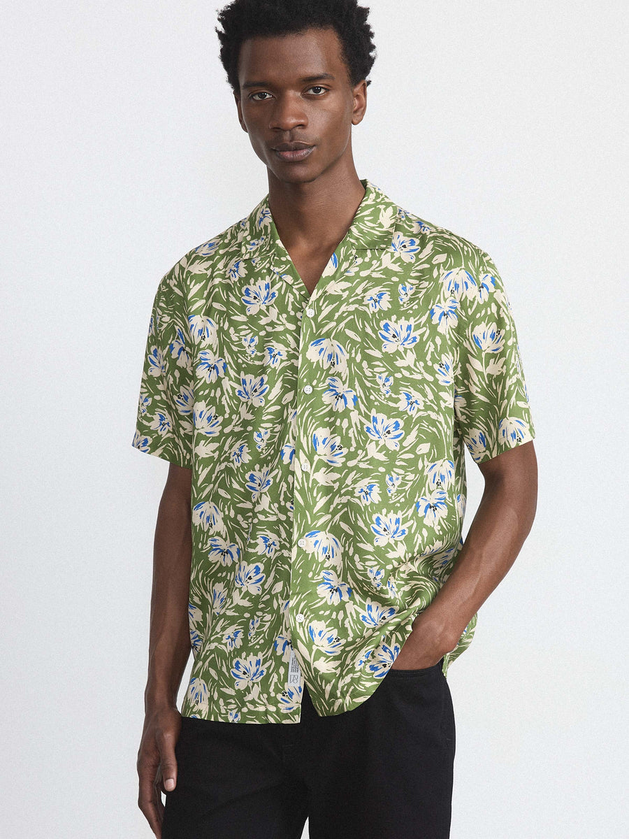 La chemise à col camp floral