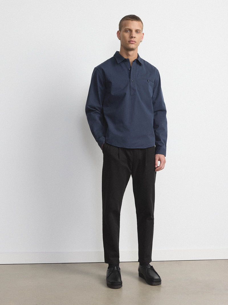 La chemise à demi-boutons