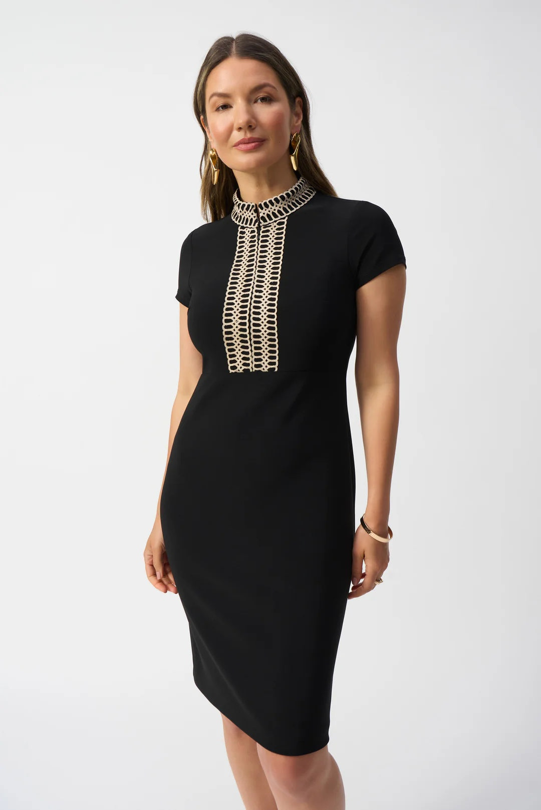 Robe droite avec détails en dentelle