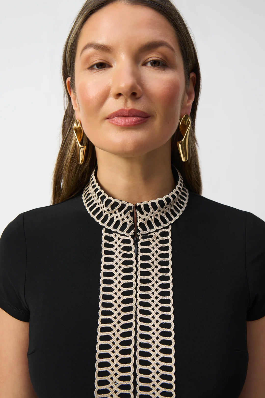 Robe droite avec détails en dentelle