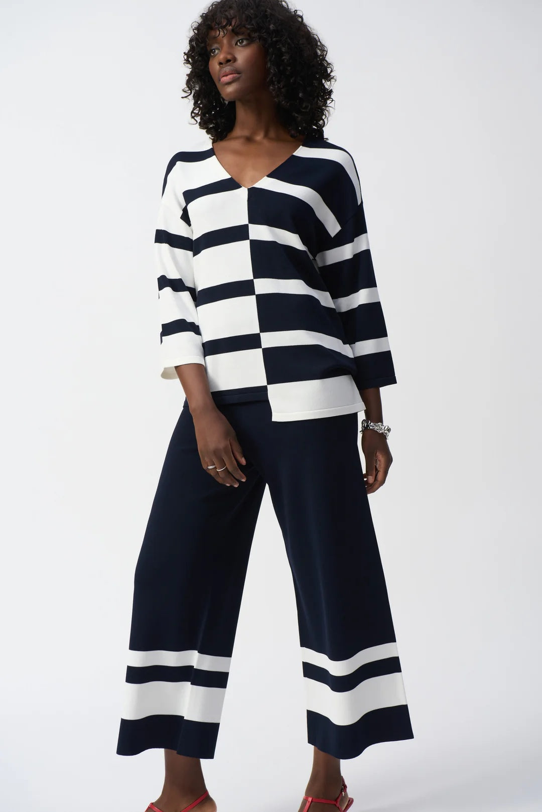 Pull à col en V rayé