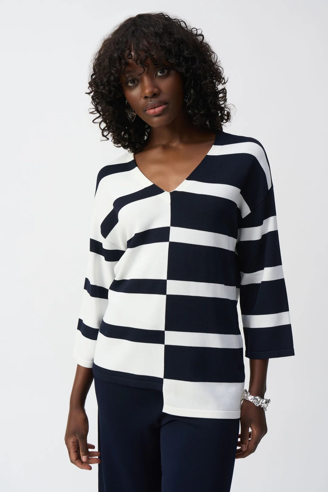 Pull à col en V rayé