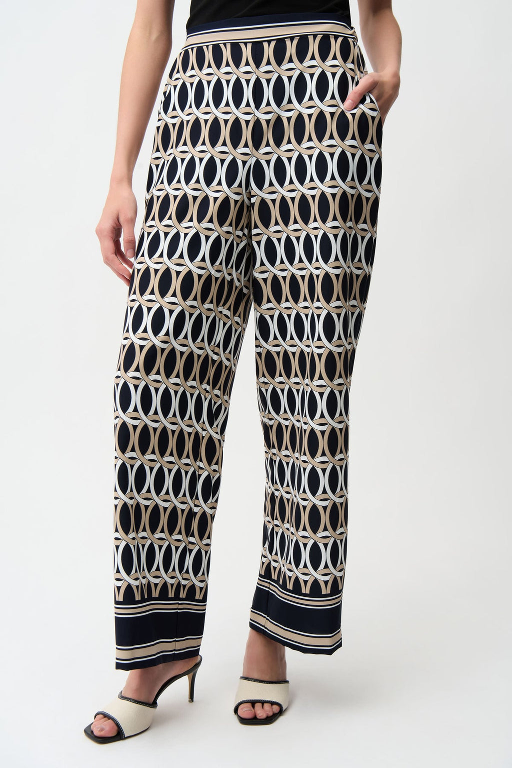WIDE-LEG TROUSERS MADE FROM RECYCLED FABRIC WITH A GEOMETRIC PRINT