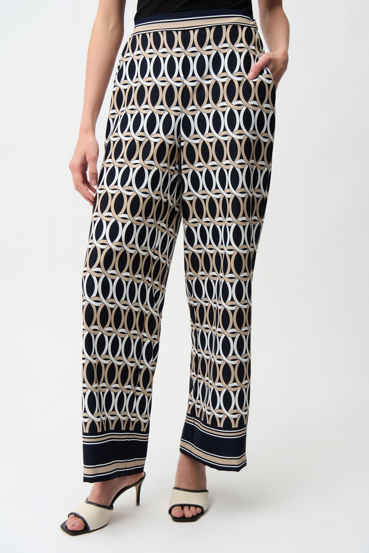WIDE-LEG TROUSERS MADE FROM RECYCLED FABRIC WITH A GEOMETRIC PRINT