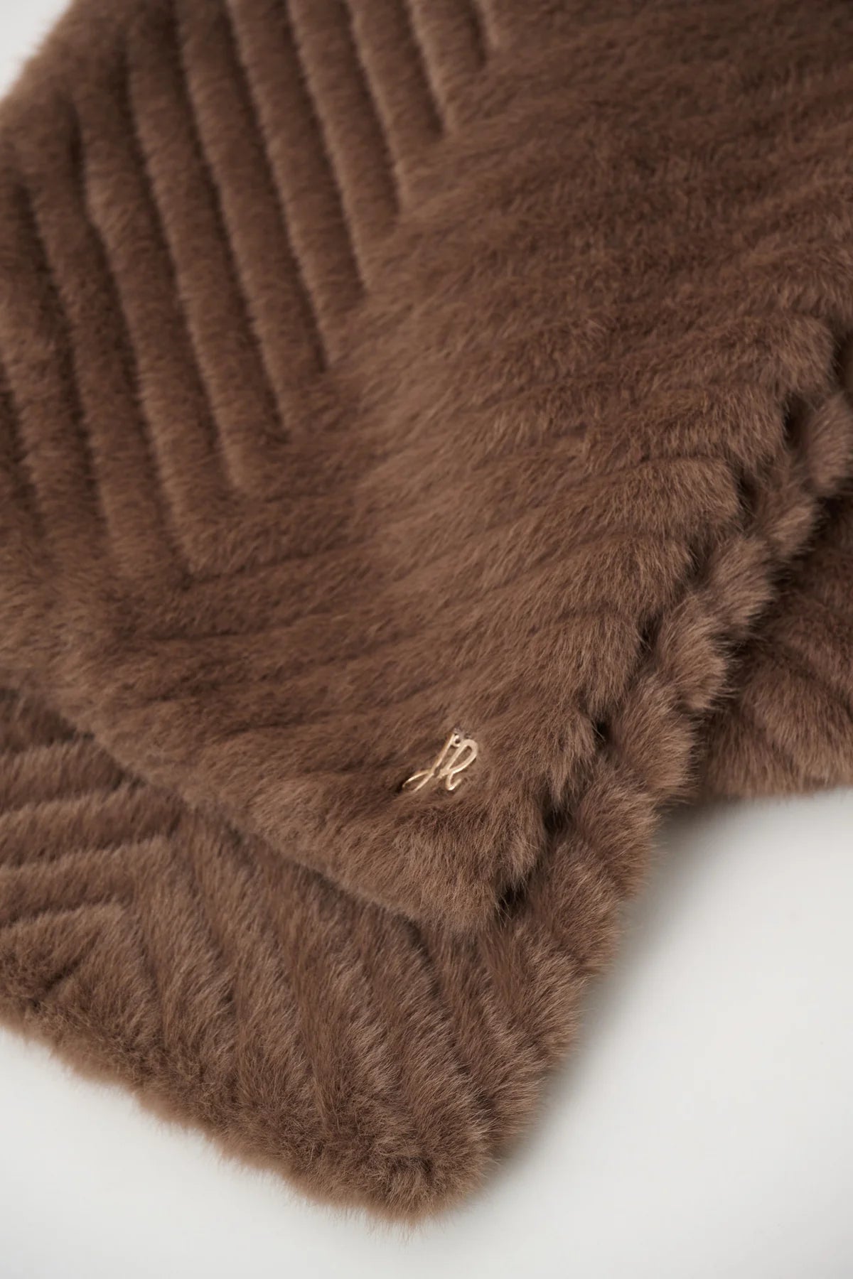 Écharpe en fausse fourrure à motif chevron