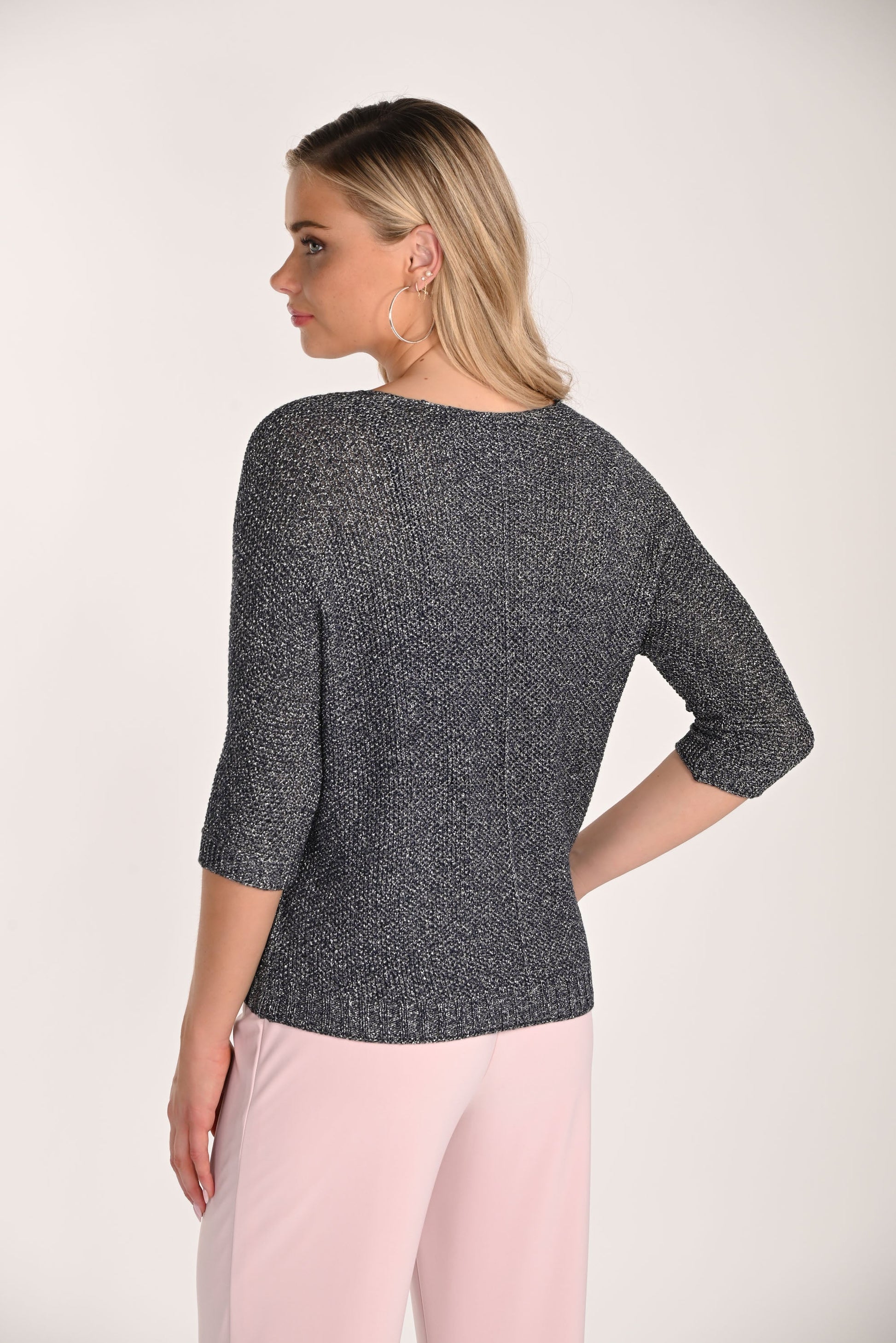 Pull Frank Lyman à col en V avec cœurs et paillettes