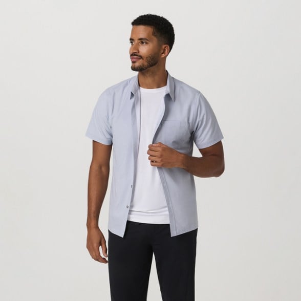 Chemise à manches courtes et boutons sur le col