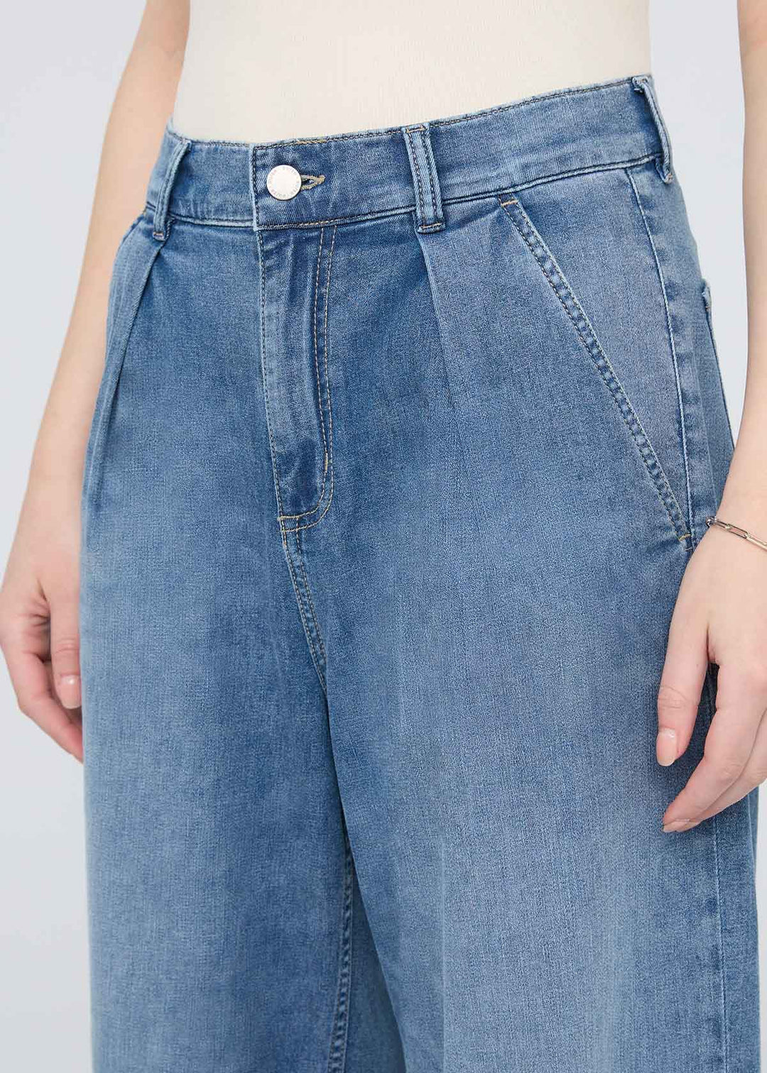 Pantalon plissé en denim performance lite