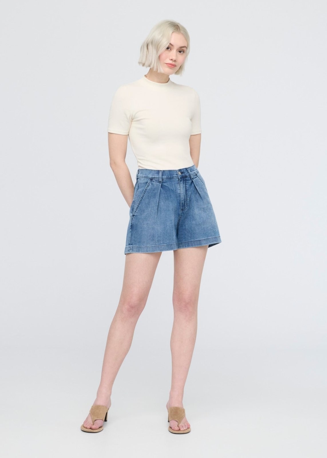 Short en denim léger à plis Performance