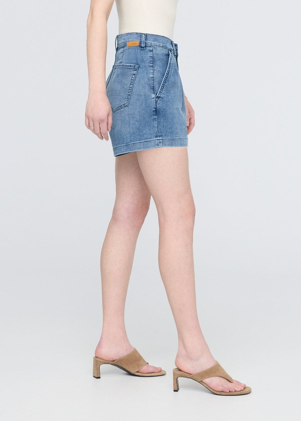 Short en denim léger à plis Performance