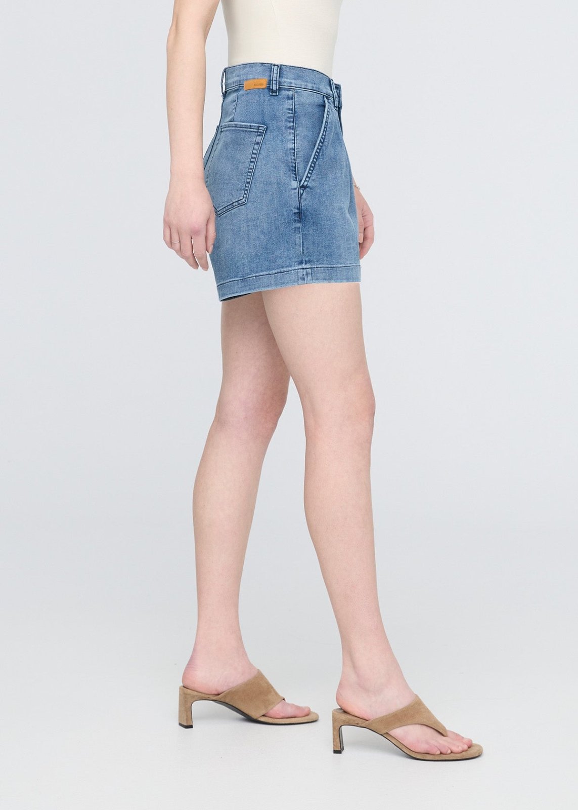 Short en denim léger à plis Performance