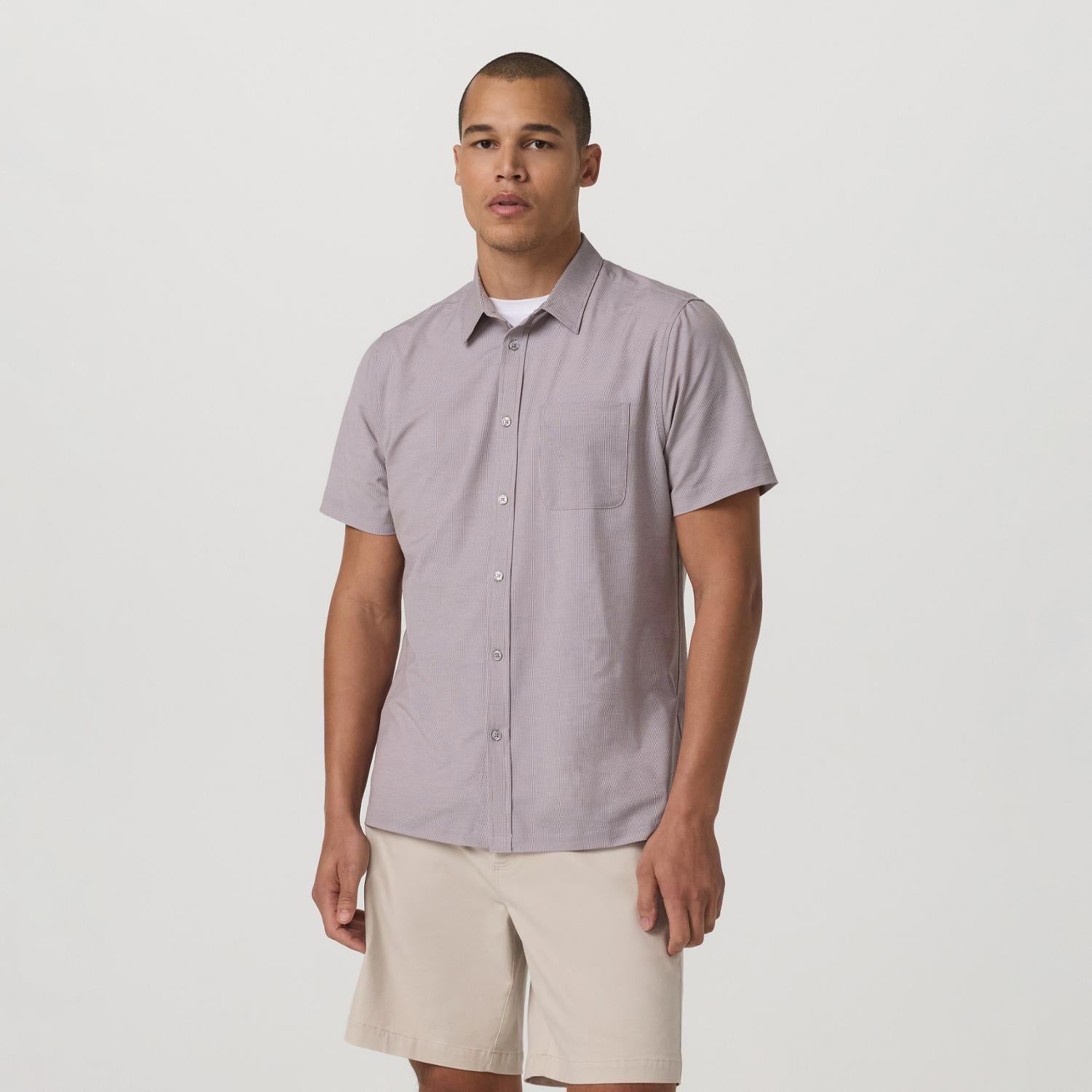 Chemise à manches courtes et boutons sur le col