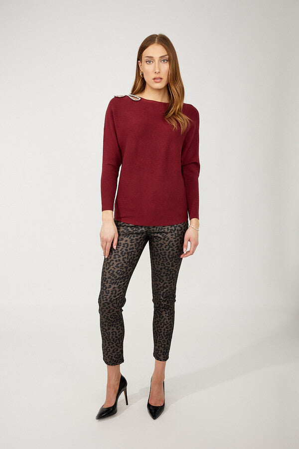 Pull avec bijoux décoratifs