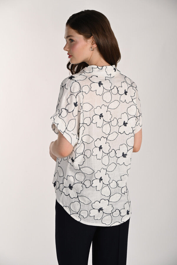 Chemise fleurie à boutons
