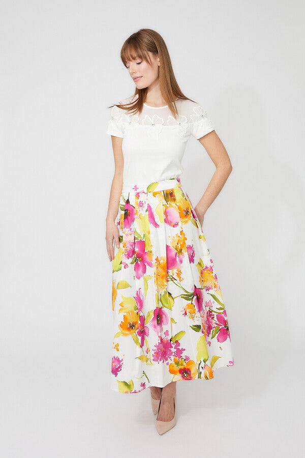 Pull à fleurs brodées