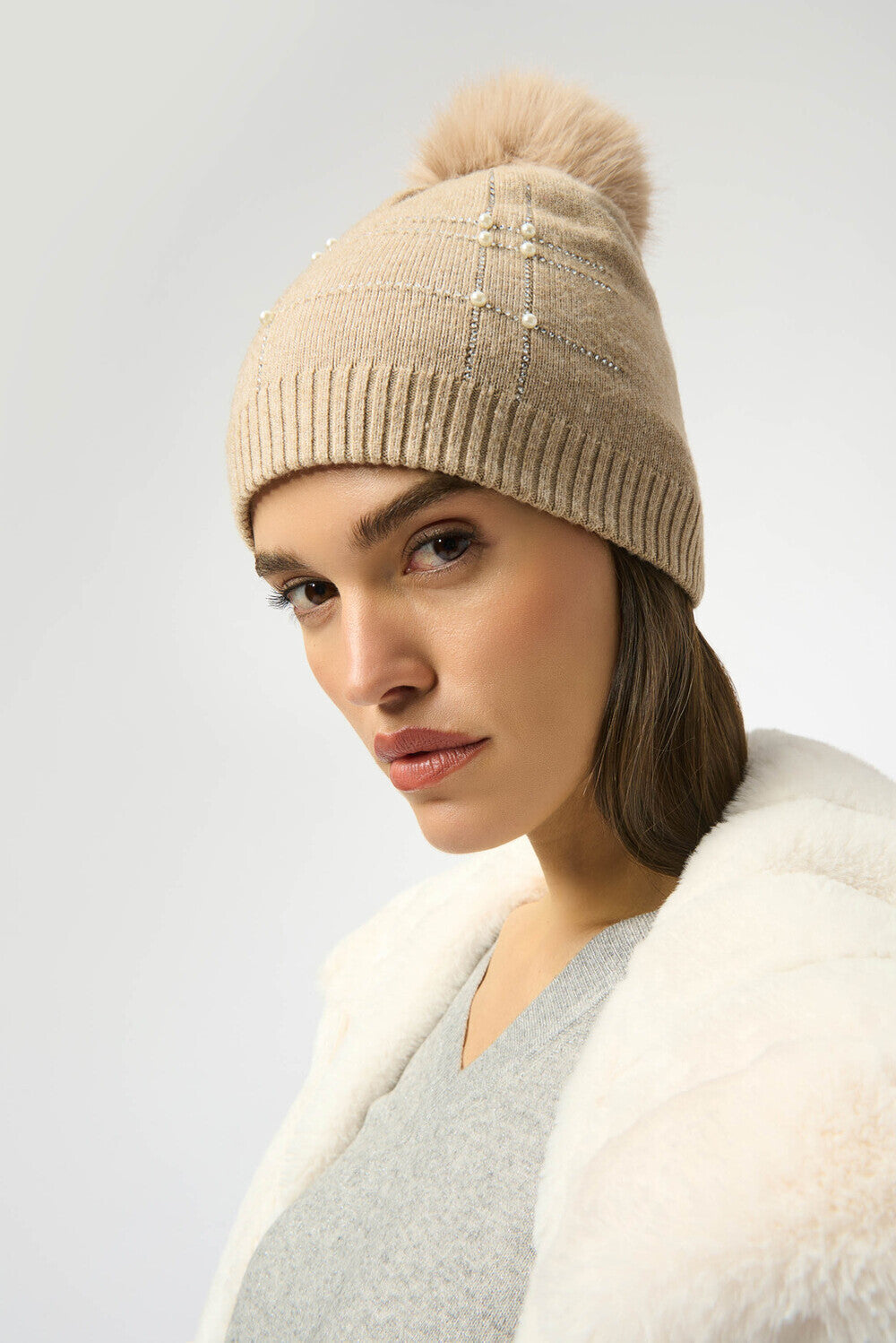 Chapeau pompom perlé