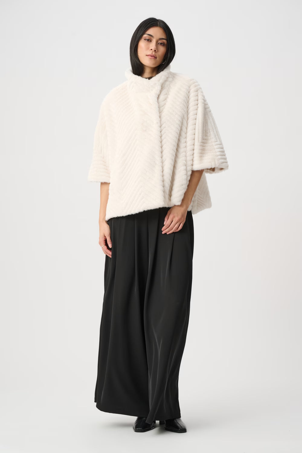 Cape chevron fourrure synthétique