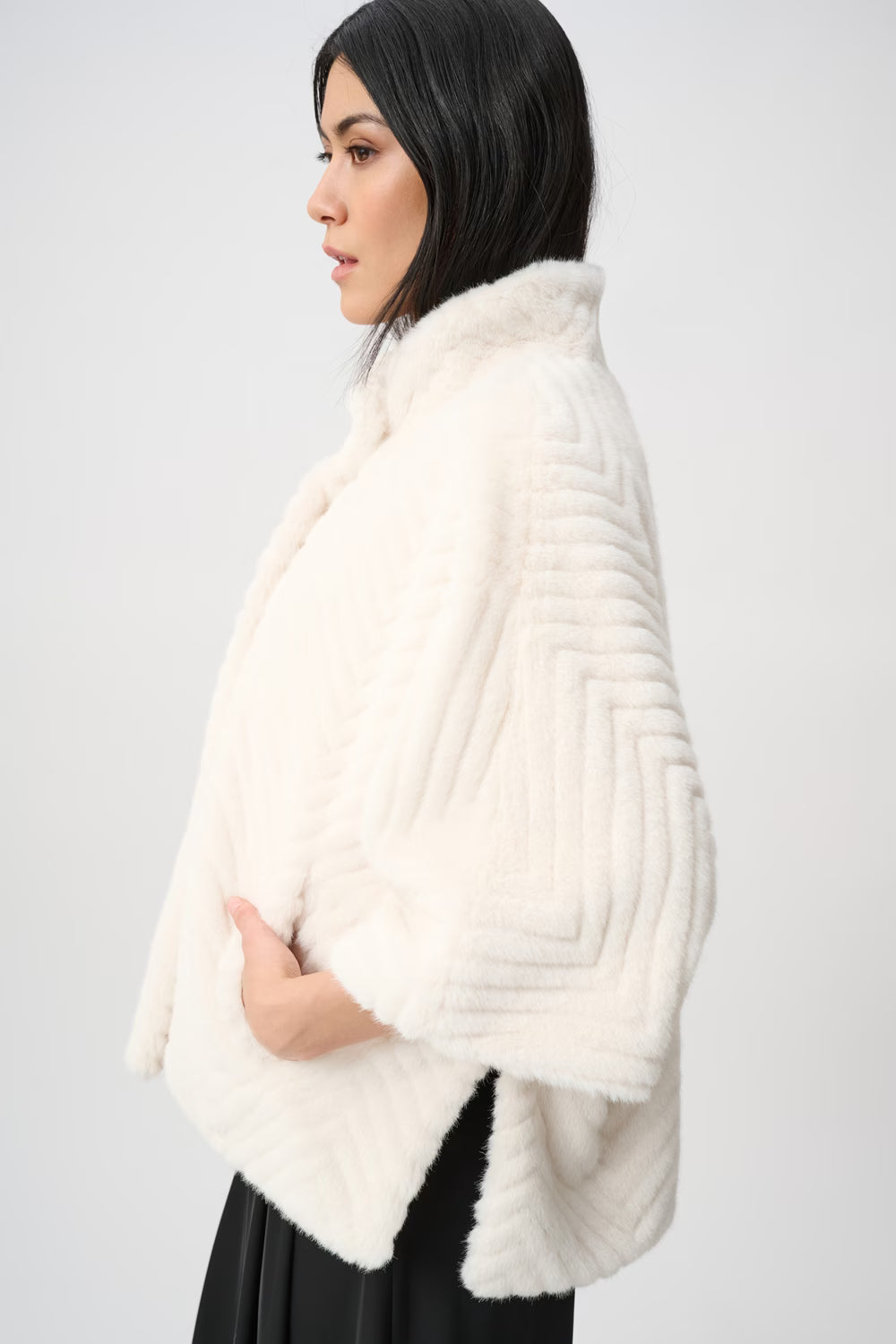Cape chevron fourrure synthétique