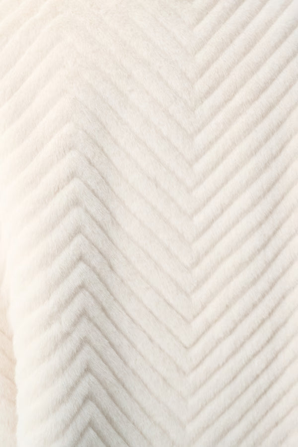 Cape chevron fourrure synthétique