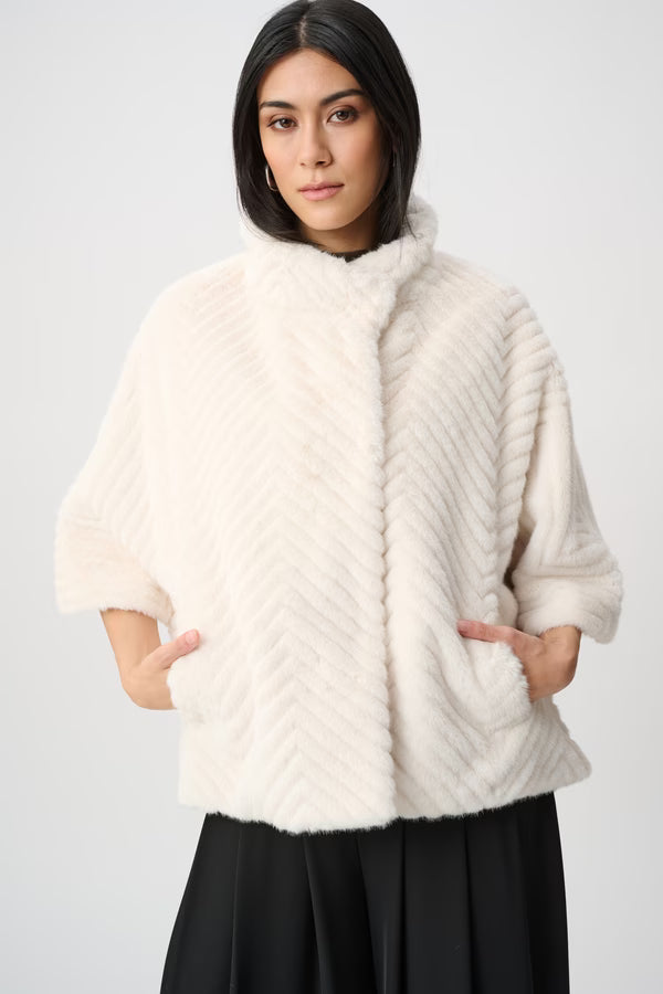 Cape chevron fourrure synthétique