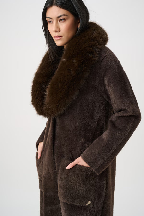 Manteau à col en fourrure