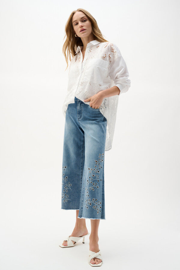 Pantalon court à fleurs brodé