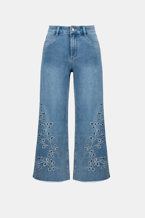Pantalon court à fleurs brodé