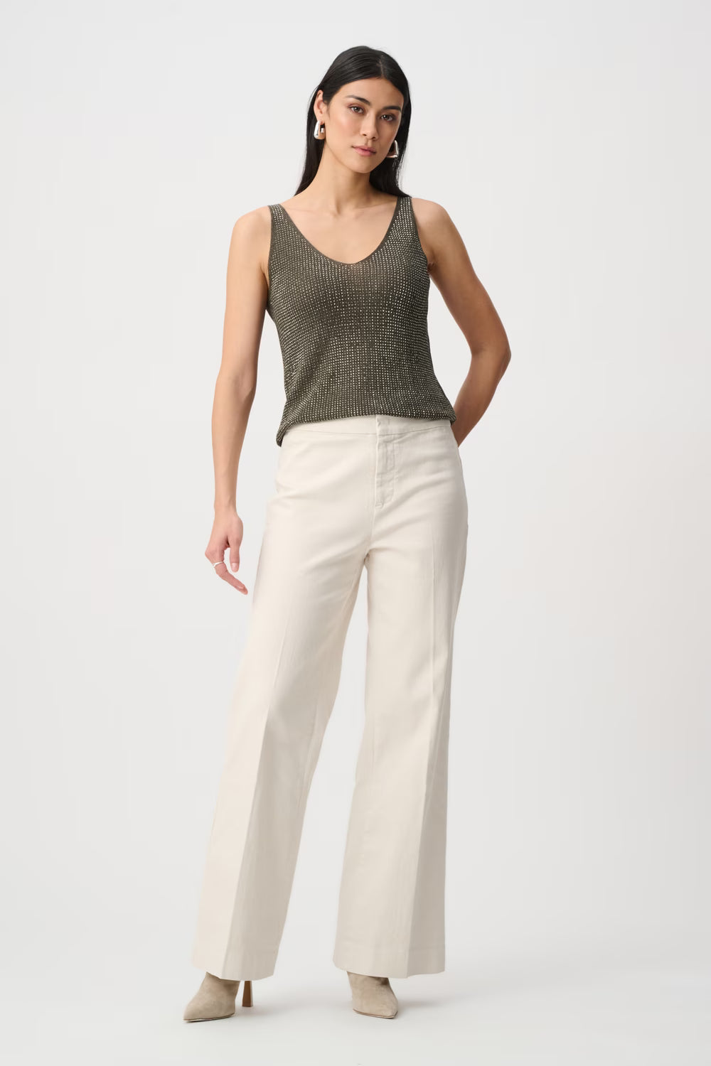 Chic sleeveless sweater